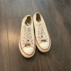 White converse. Women’s 7 men’s 5